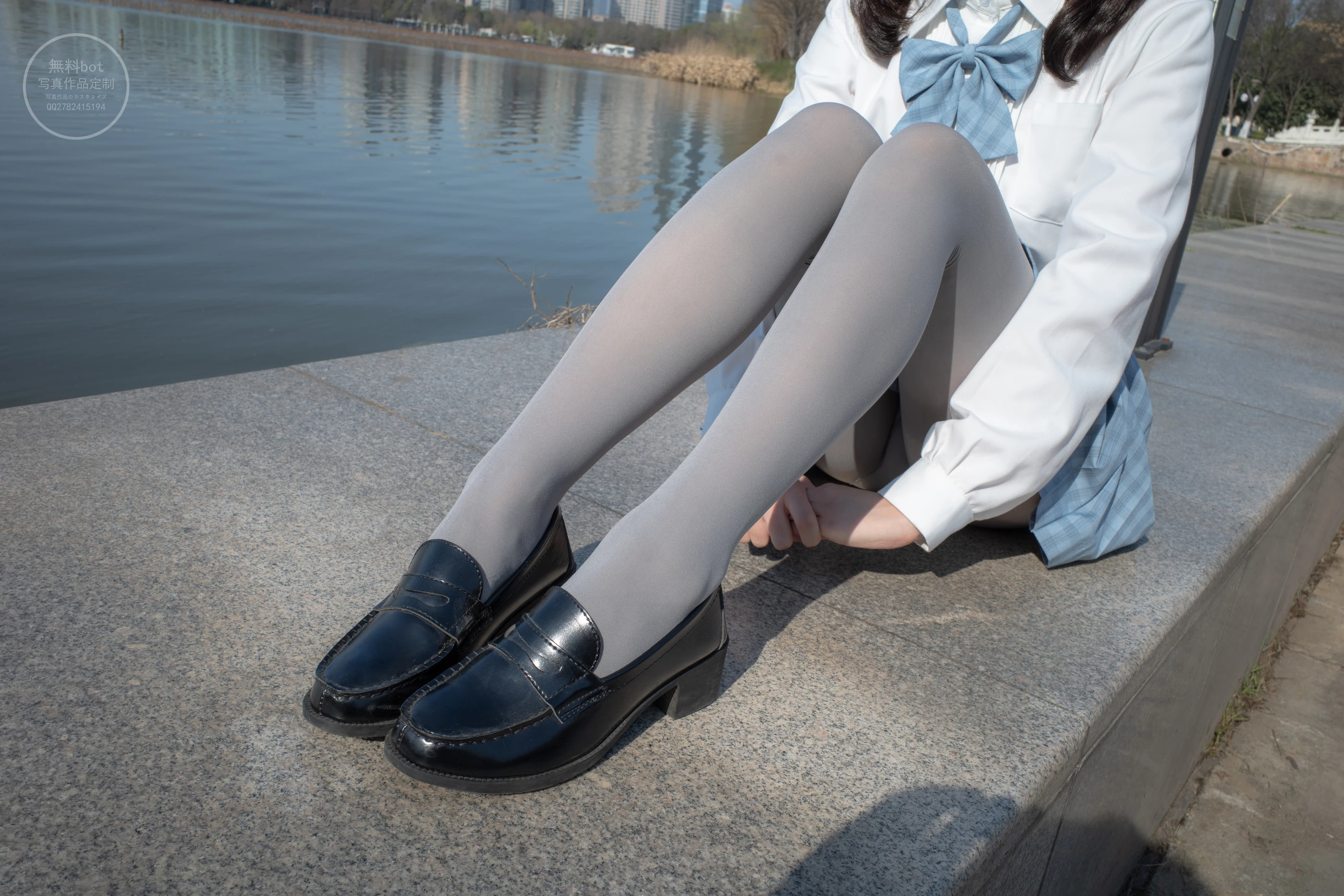 森萝财团 有料 NO.030 小香 户外公园里的JK制服灰丝美腿 [100P]插图5